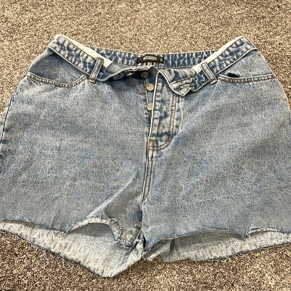 MISSGUIDED FOLD OVER SHORT - Picture 2 of 3